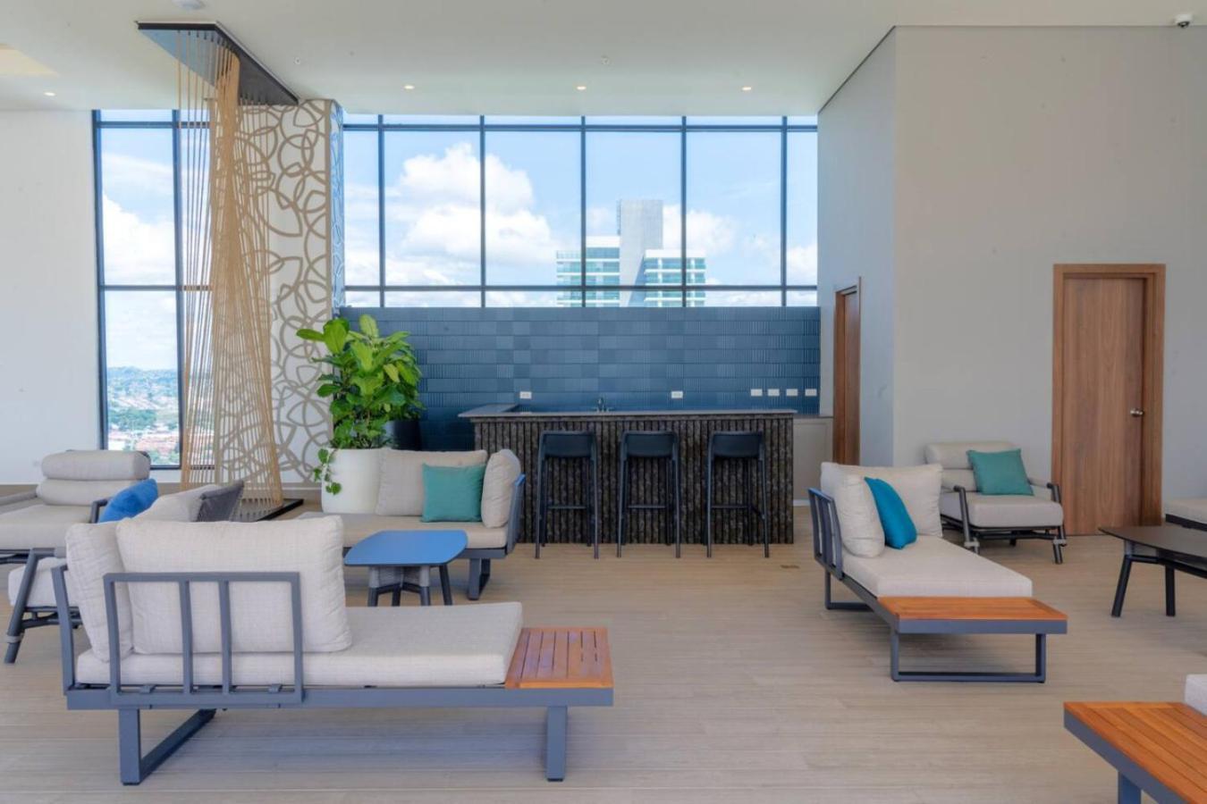 Deluxe Condo Suite 1BR with Ocean and City View * Panama City