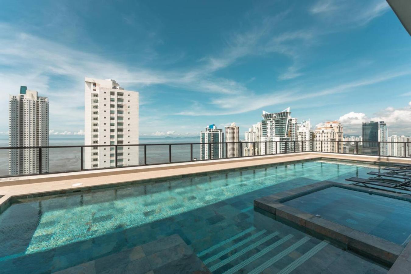 Holiday home Deluxe Condo Suite 1BR with Ocean and City View