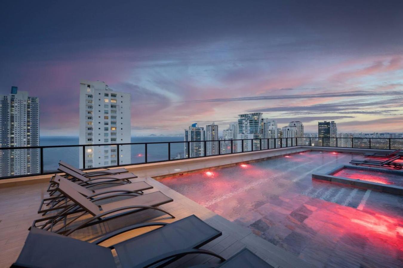Deluxe Condo Suite 1BR with Ocean and City View Holiday home *