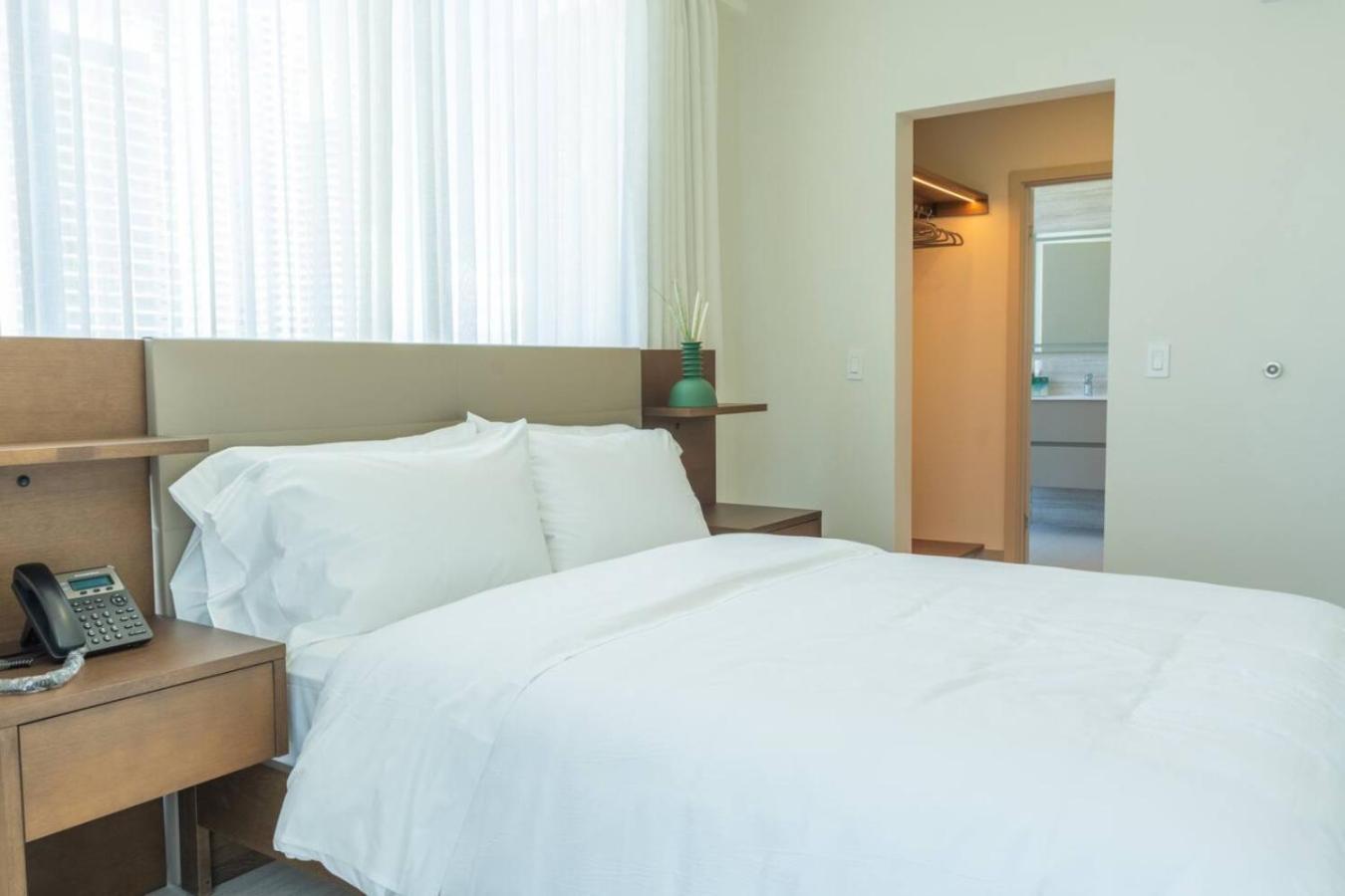Deluxe Condo Suite 1BR with Ocean and City View Panama City